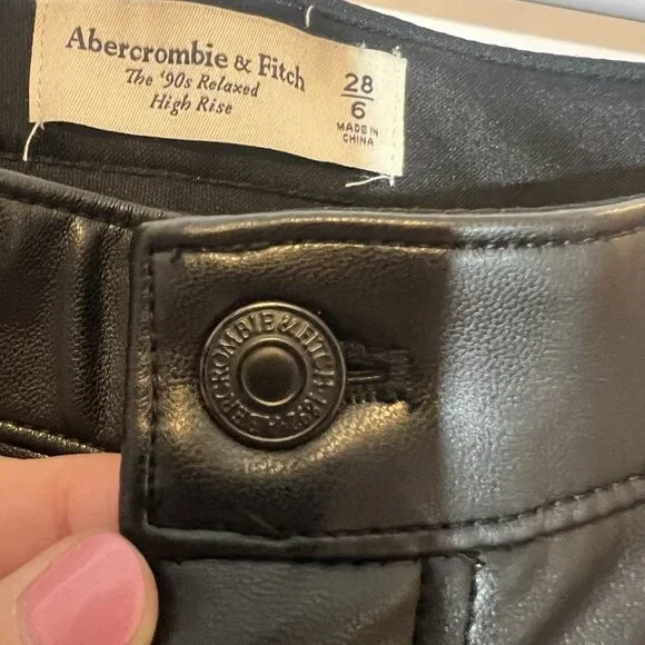 Abercrombie & Fitch Women 28/6 Curve Love Vegan Leather 90s Straight Pant Black - Picture 5 of 16